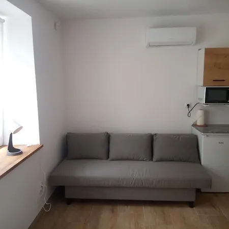 Sjesta Konukevi Jantar